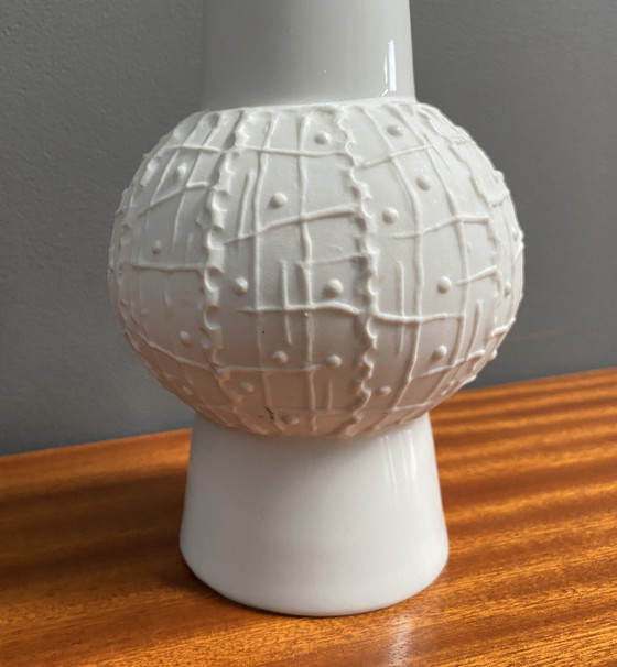 Image 1 of Weiß Bisuit Keramik-Vase von Kpm 1960S