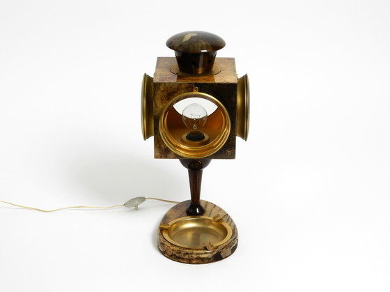 Image 1 of Schöne große italienische Mid Century Tischlampe von Aldo Tura entworfen wie eine Laterne und mit einem Aschenbecher