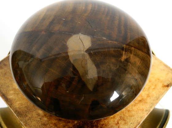 Image 1 of Schöne große italienische Mid Century Tischlampe von Aldo Tura entworfen wie eine Laterne und mit einem Aschenbecher