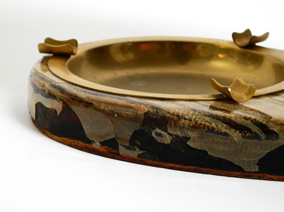 Image 1 of Schöne große italienische Mid Century Tischlampe von Aldo Tura entworfen wie eine Laterne und mit einem Aschenbecher