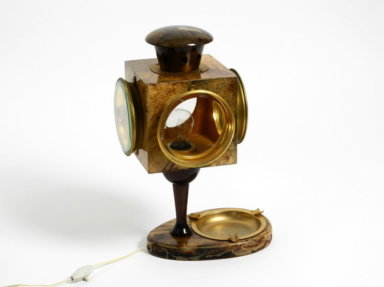 Image 1 of Schöne große italienische Mid Century Tischlampe von Aldo Tura entworfen wie eine Laterne und mit einem Aschenbecher