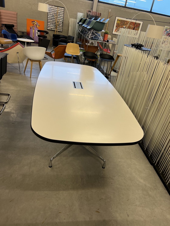 Image 1 of Vitra Eames Segmentierter Tisch 274X120