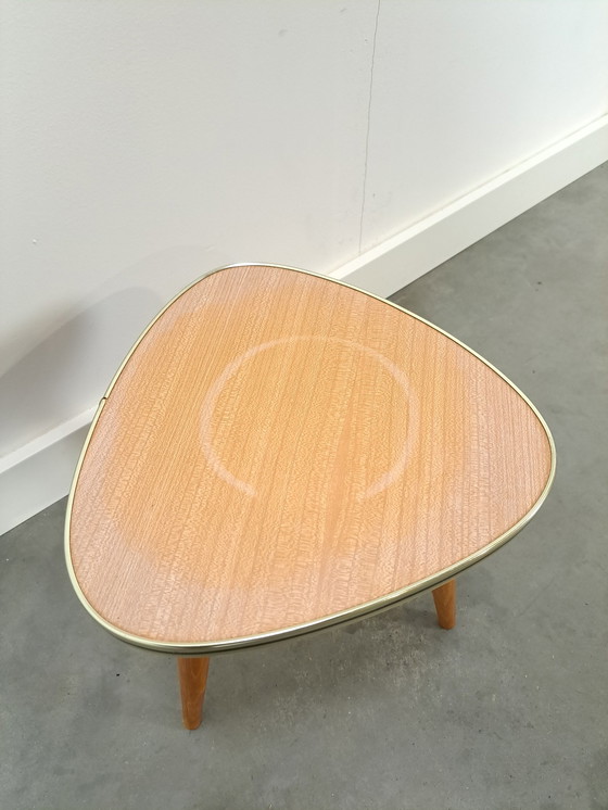 Image 1 of Beistelltisch mit Formica-Platte in Holzoptik und Holzbeinen Nr. 13 Pflanztisch