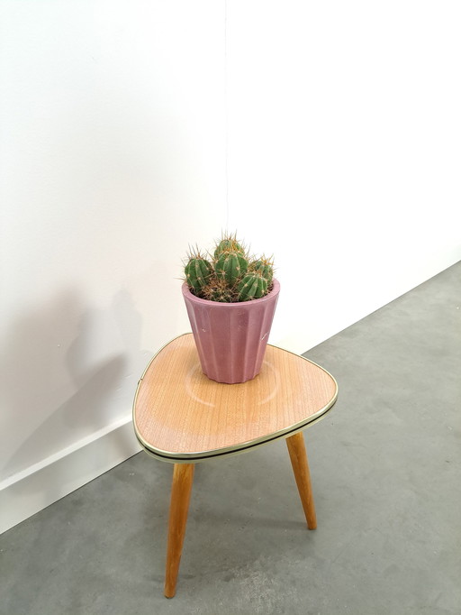 Beistelltisch mit Formica-Platte in Holzoptik und Holzbeinen Nr. 13 Pflanztisch
