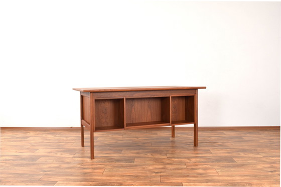 Image 1 of Mid-Century Dänischer Freistehender Teakholz-Schreibtisch, 1960S