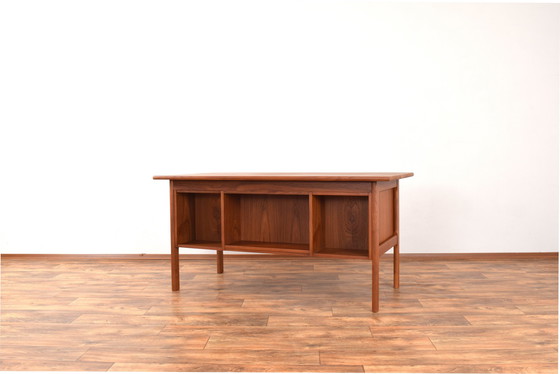 Image 1 of Mid-Century Dänischer Freistehender Teakholz-Schreibtisch, 1960S