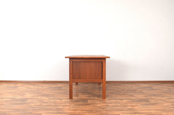 Image 1 of Mid-Century Dänischer Freistehender Teakholz-Schreibtisch, 1960S