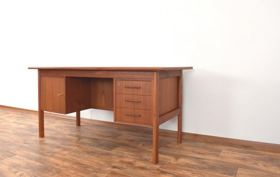 Image 1 of Mid-Century Dänischer Freistehender Teakholz-Schreibtisch, 1960S