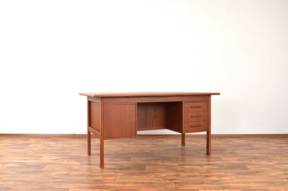 Image 1 of Mid-Century Dänischer Freistehender Teakholz-Schreibtisch, 1960S