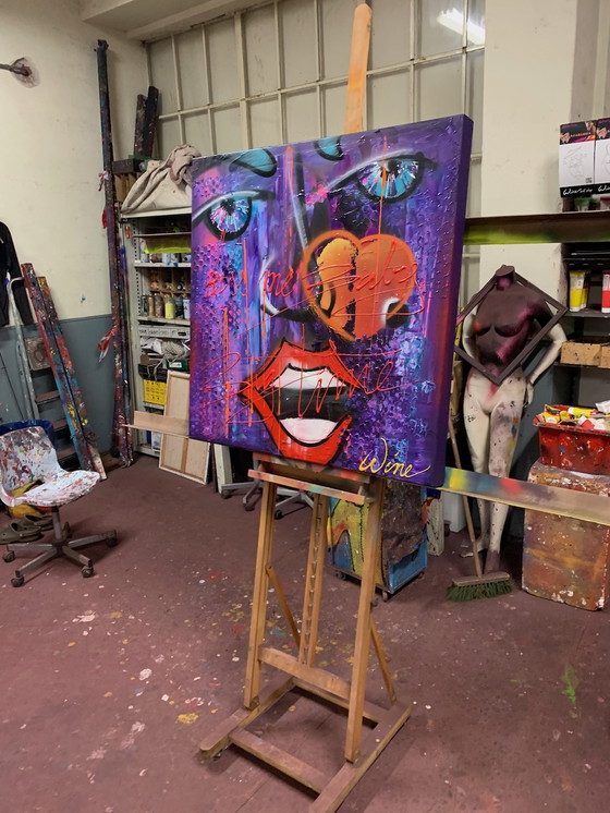 Image 1 of Geoffrey Wijn – Küss mich Baby Big Time – in LILA