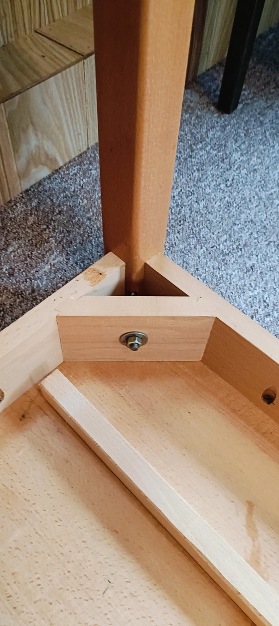 Image 1 of Quadratischer Klapptisch aus Holz