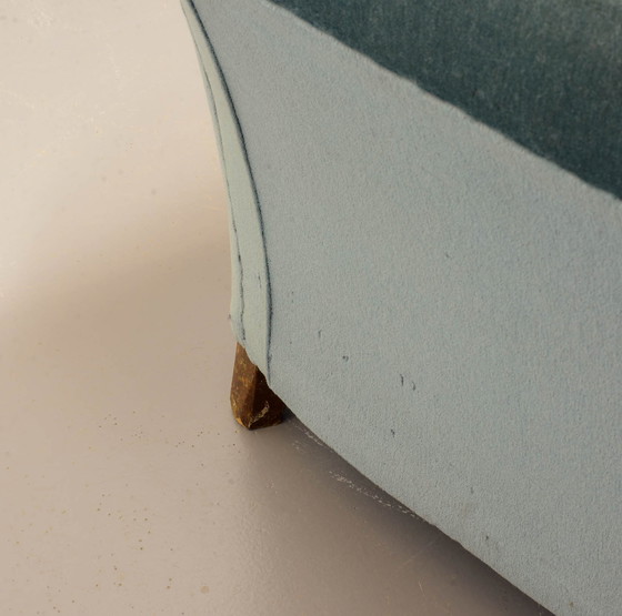 Image 1 of Chesterfield Duotone Zweisitzer-Sofa im viktorianischen Stil aus mattblauem und moosgrünem Samt, 1950er Jahre. Ref.-Nr. SS058