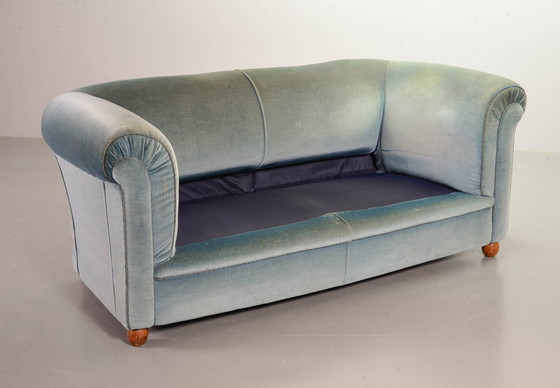 Image 1 of Chesterfield Duotone Zweisitzer-Sofa im viktorianischen Stil aus mattblauem und moosgrünem Samt, 1950er Jahre. Ref.-Nr. SS058