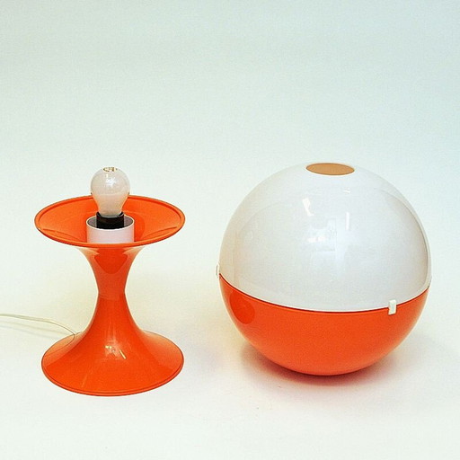 Weiße und orangefarbene Vintage-Tischlampe mit Kugel, 1970