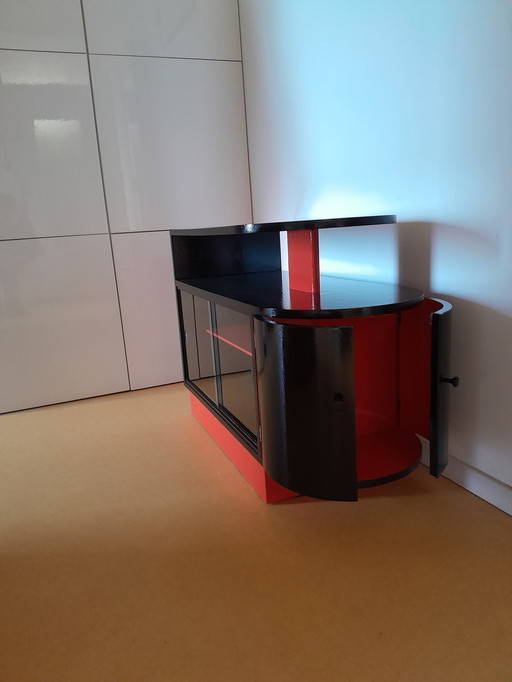 Art Deco Schrank in Schwarz und Rot