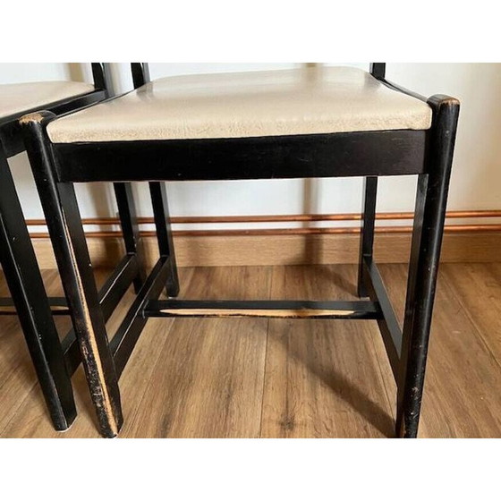 Image 1 of Paar schwarze Vintage-Stühle aus Holz und weißem Kunstleder