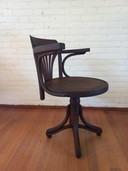 Drehbarer Kapitänsstuhl aus Holz