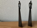 Schlanke Bronzestatuen von 2 Damen
