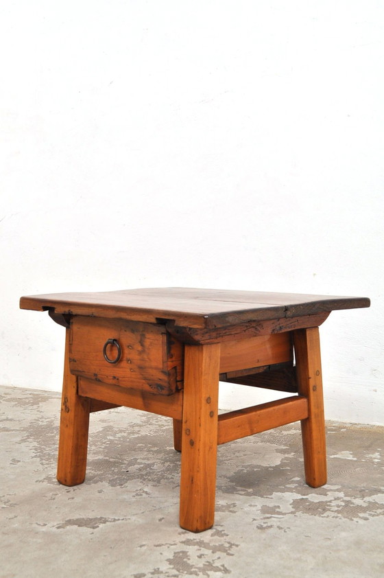 Image 1 of Antiker primitiver spanischer Beistelltisch