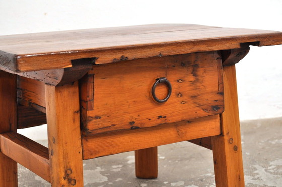 Image 1 of Antiker primitiver spanischer Beistelltisch