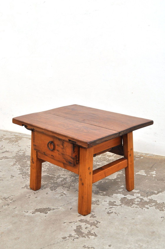 Image 1 of Antiker primitiver spanischer Beistelltisch