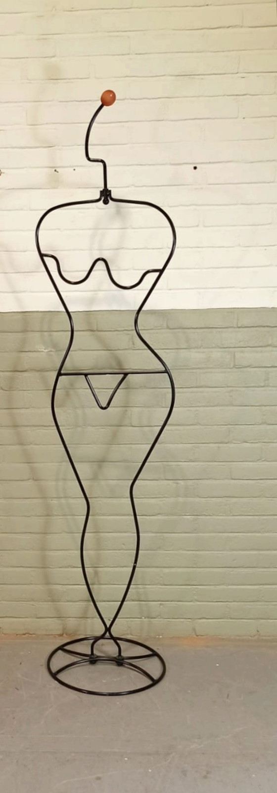 Image 1 of Ehlèn Johansson, Kleidermädchen