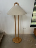 Leere Designlampe aus Holz, Lys Dänemark