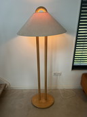 Leere Designlampe aus Holz, Lys Dänemark