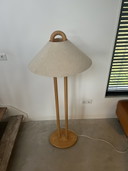 Leere Designlampe aus Holz, Lys Dänemark