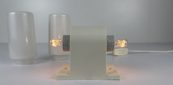 Image 1 of Vintage Plastik/Glas Wandlampe Porzellan Beschläge
