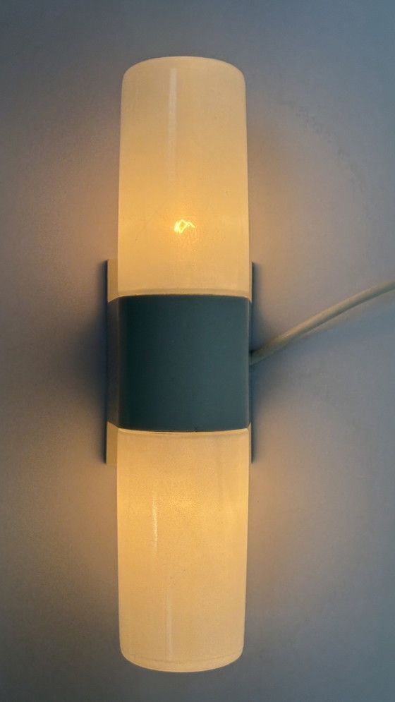 Image 1 of Vintage Plastik/Glas Wandlampe Porzellan Beschläge