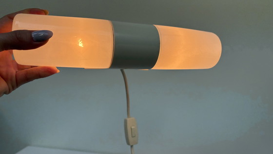 Image 1 of Vintage Plastik/Glas Wandlampe Porzellan Beschläge