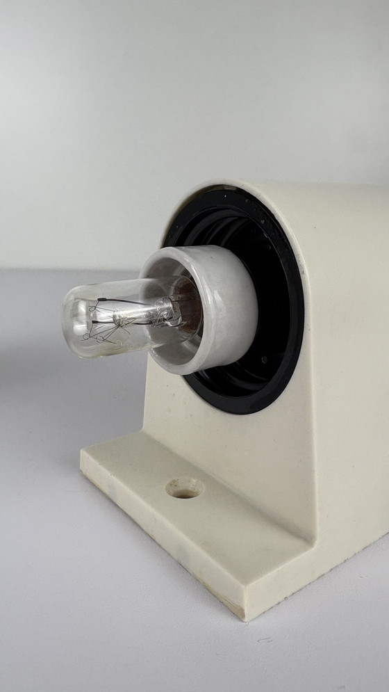Image 1 of Vintage Plastik/Glas Wandlampe Porzellan Beschläge