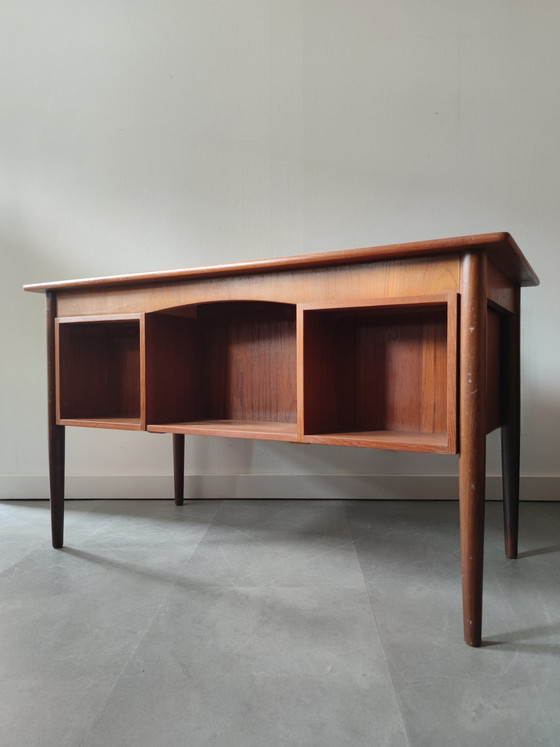 Image 1 of Dänischer Vintage-Schreibtisch aus Teakholz