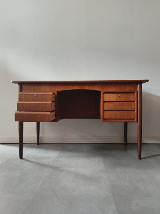 Image 1 of Dänischer Vintage-Schreibtisch aus Teakholz