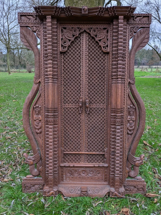 Image 1 of Geschnitztes Holzfenster aus Nepal