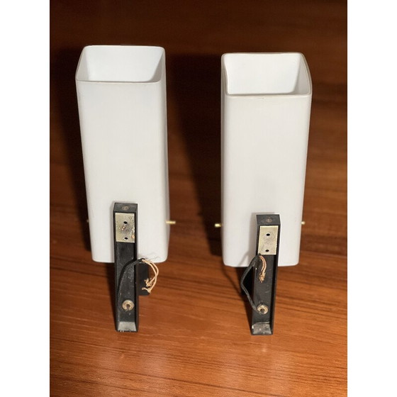 Image 1 of Ein Paar Vintage-Wandleuchten aus Metall und Opalin von Arlus, 1950