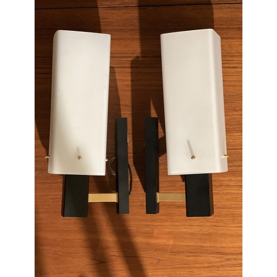 Image 1 of Ein Paar Vintage-Wandleuchten aus Metall und Opalin von Arlus, 1950