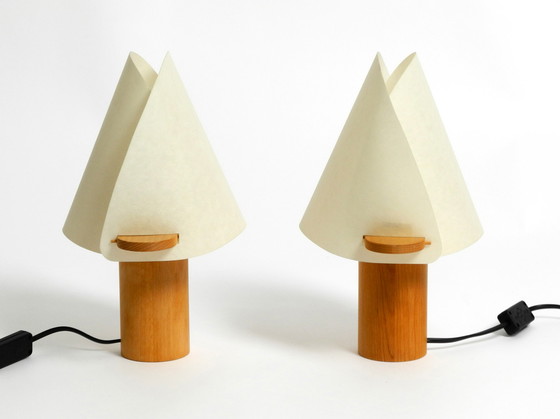 Image 1 of Zwei charmante minimalistische Tischlampen aus Eichenholz mit Lunopal-Schirmen von Domus | 1980s