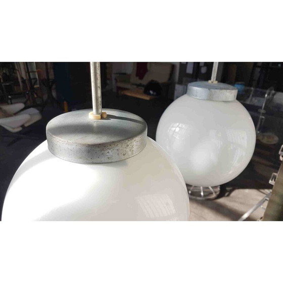 Image 1 of Industrieller kugelförmiger Milchglas-Anhänger von Polam - 1950er Jahre