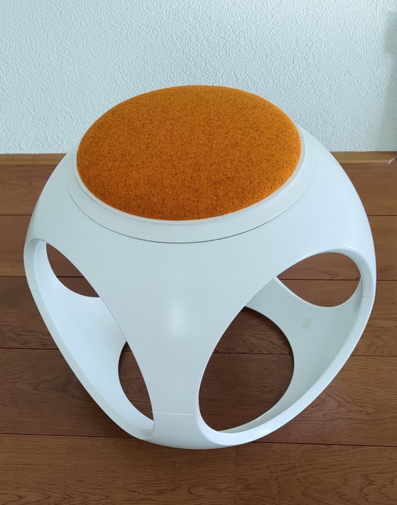 Image 1 of Design Space Age Tischhocker von Moroso