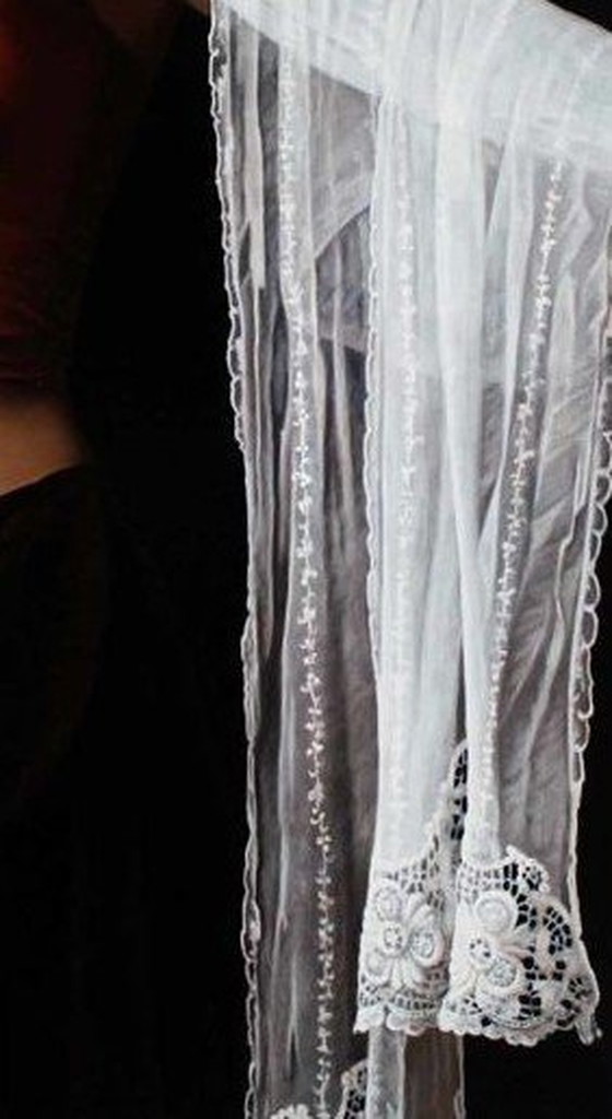 Image 1 of Das viktorianische Halstuch von Willi Kissmer - 2015 Signierter Giclée-Druck