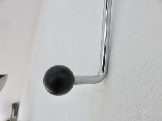 Image 1 of Wandgarderobe "Streamline", Feder Aus Verchromtem Metall Und Schwarz Lackiertem Holz, 1970