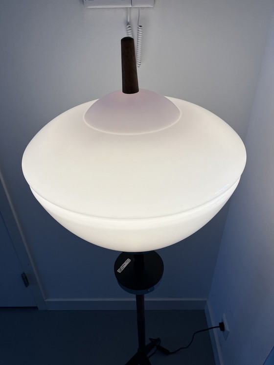 Image 1 of Einzigartige Stehlampe mit Stativ als Kunstwerk