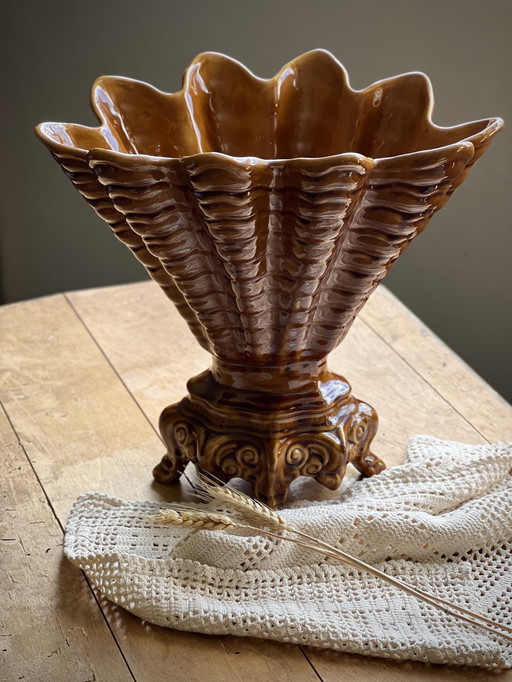 Vase, Topfuntersetzer Majolika-Stil Keramik Handwerk unter Rocaille-Dekor