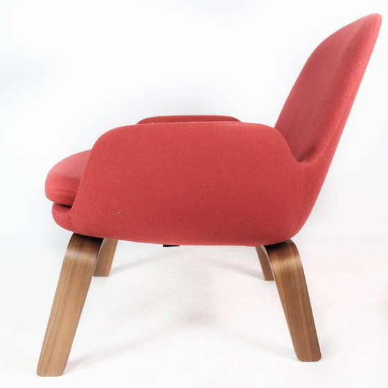 Image 1 of Vintage-Sessel mit Beinen aus Nussbaum und gepolstert mit rotem Stoff für Normann Copenhagen