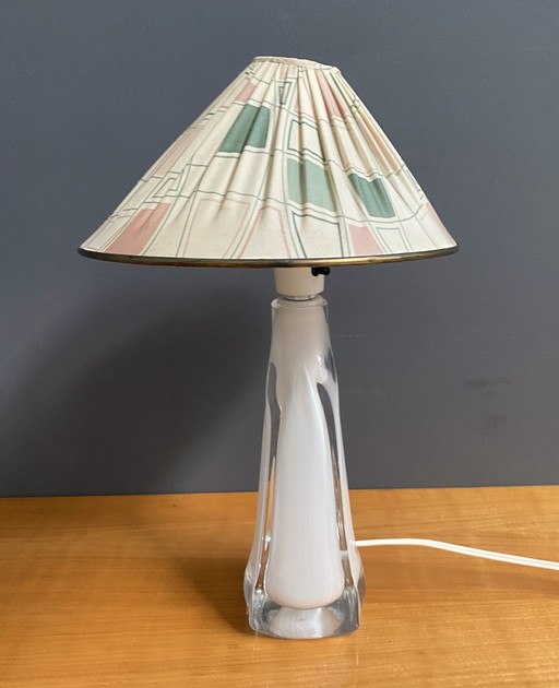 Weißglas-Tischlampe, 1960er Jahre