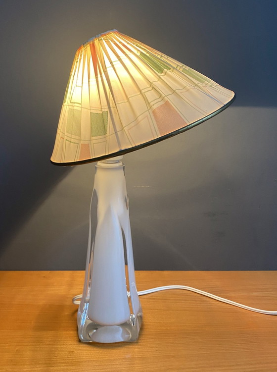 Image 1 of Weißglas-Tischlampe, 1960er Jahre