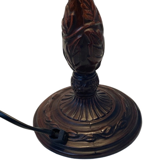 Image 1 of Tischlampe im Tiffany-Stil - Buntglasschirm und dekorativer Sockel - ca. 1980er Jahre (keine Risse)