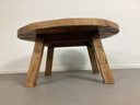 Schöner runder Brutalist Couchtisch aus massiver Eiche